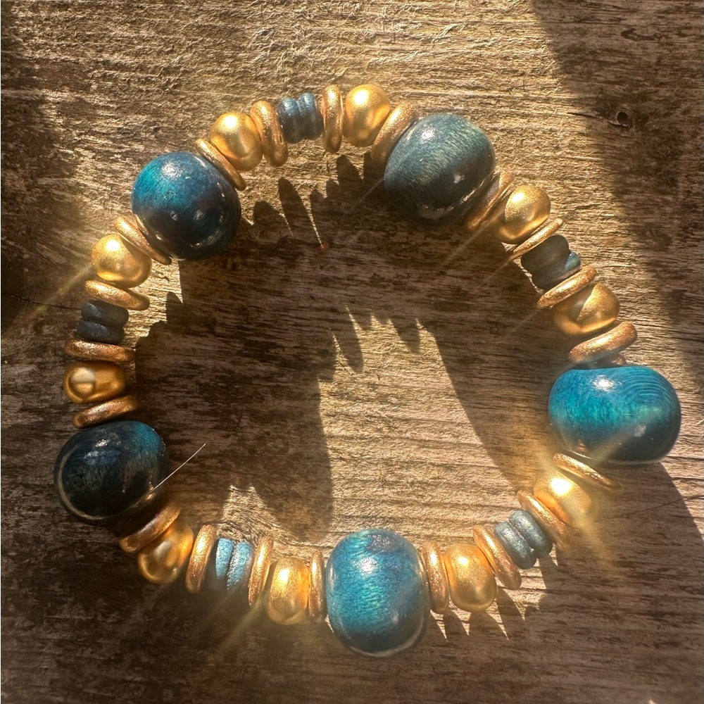Elegant Gold and Blue Beaded Bracelet